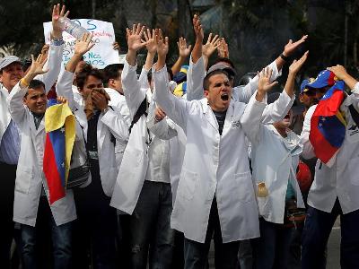 Doctors take to streets in Caracas