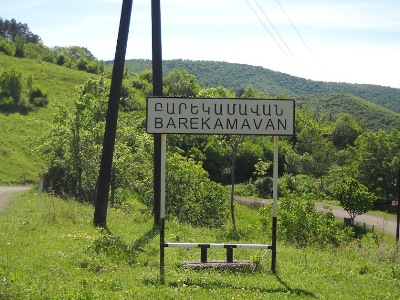 Ընենց սալյուտ ենք գմփցնում, որ հակառակորդը վեր է թռչում տեղից. սահմանամերձ Բարեկամավանի տնօրեն
