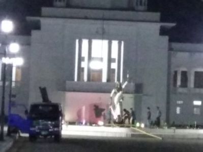 В Бангладеш по требованию исламистов демонтируют статую Фемиды