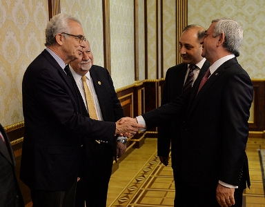 Sargsyan receives representatives of Club of Madrid and Aurora Prize Selecting Committee