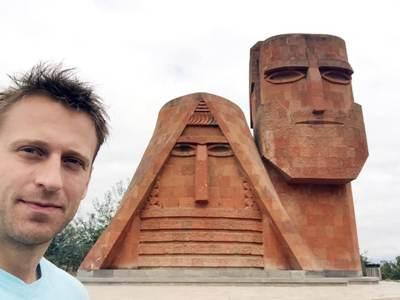 US dentist decides to visit 221 countries, including Armenia (PHOTOS)