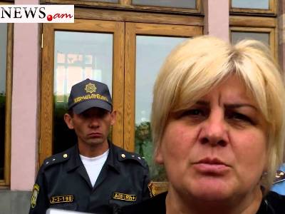 Սեյրան Օհանյանն ասել է` պետական գաղտնիք է, ու էդպես շարունակում են նաեւ իրենք. սեւազգեստ մայր