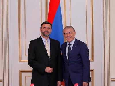 Спикер парламента: Армения и Азербайджан идут разными путями