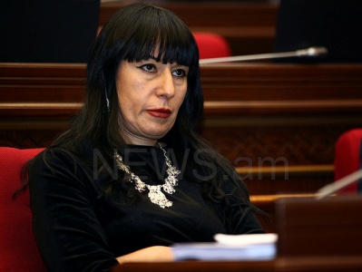 Դալաններում դատավորների են բռնում, իսկ իրենց աշխատասենյակներում իրենք 10 անգամ ավելի են վերցնում. Նաիրա Զոհրաբյան