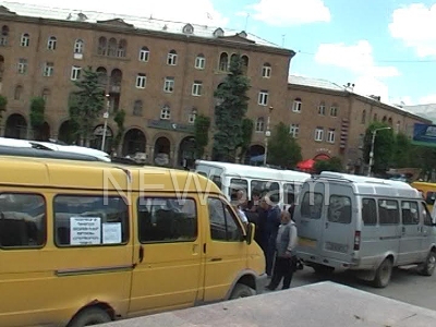 Վանաձորում երթուղայինների ու տաքսիների վարորդները պահանջում են պատշաճ տեսքի բերել փողոցները (Ֆոտո)