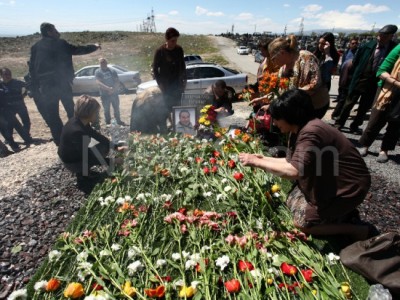 Քանդել են բետոնապատ դամբարանը եւ հողով ծածկել. հարազատները «Հաց բերողին» հողին են հանձնել