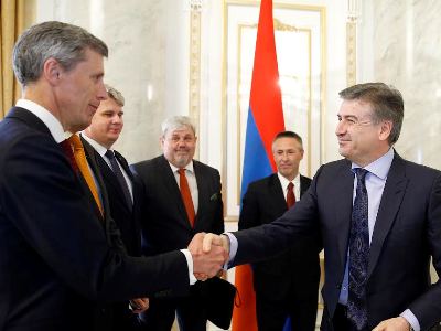 Премьер-министр Армении представил европейским посланникам приоритеты деятельности Правительства