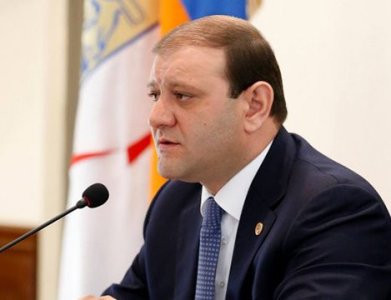 «Ժողովուրդ». Քաղաքապետարանը 1 բազկաթոռի համար 300 հազար դրամ է վճարել. ո՞վ է նստելու դրա վրա