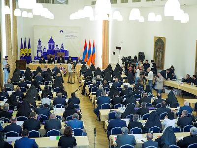 Տարակարծությունները չպետք է դառնան անջրպետ. Արշակ եպիսկոպոս Խաչատրյան