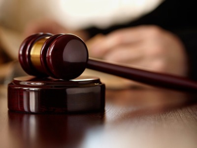 ԱՄՆ-ում դատում են այն մորը , որը իր որդու առջեւի երկու ատամները հանել էր աքցանով