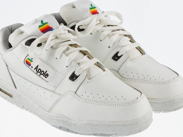 Ebay-ում Apple-ի մարզակոշիկ են աճուրդի հանել