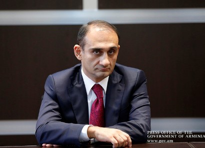«Իրատես». Պայմանների մասին տեղյակ են երկուսը. Ինչի՞ մասին են կառավարության յոթ երգերը