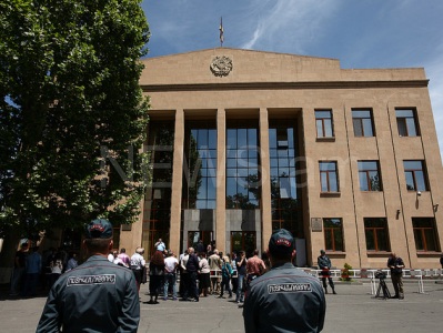 Միջադեպ դատարանում. Սեֆիլյանի գործով փաստաբանները թույլ չտվեցին ստուգել պայուսակները եւ դուրս եկան դատարանից (Ֆոտո)