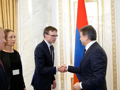 Armenia PM, Estonia FM discuss IT sector cooperation prospects