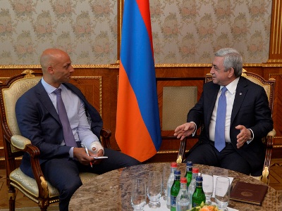 Սերժ Սարգսյանն ընդունել է ՆԱՏՕ-ի Գլխավոր քարտուղարի հատուկ ներկայացուցչին (ֆոտո)