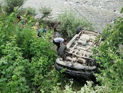 Լոռու մարզում բախվել են ավտոբուսը եւ Chrisler-ը. վերջինը գլխիվայր շրջվել է. կան վիրավորներ (ֆոտո)