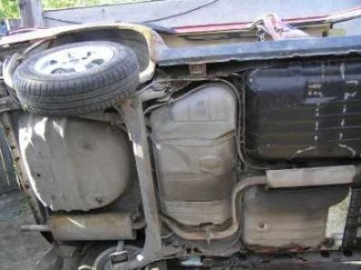 Ընթացքի ժամանակ մեքենայի անիվը պայթել է. մեքենան շրջվել է