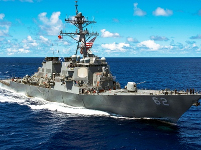 Эсминец ВМС США USS Fitzgerald столкнулся с торговым судном: три человека ранены