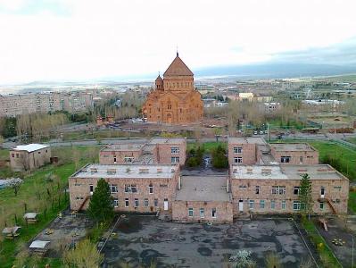 Աբովյանի քաղաքապետարանի բաժնի պետը հայտնվել է դատարանում. բացօթյա առեւտրով զբաղվողներից գումար է վերցրել