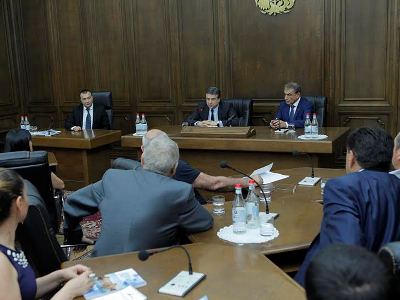 «Ծառուկյան» խմբակցության անդամների հետ քննարկել են կառավարության ծրագիրը
