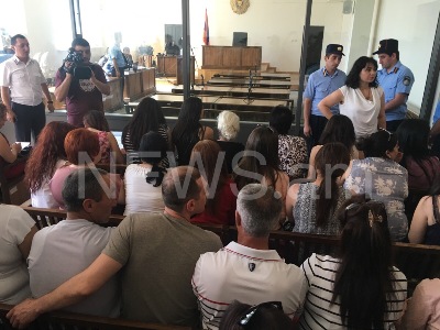 «Սասնա ծռեր» խմբի 14 անդամների գործով նիստը դեռ չի մեկնարկել. փաստաբանները թույլ չեն տալիս խուզարկել իրենց (Ֆոտո)