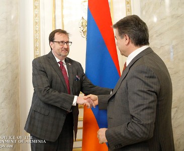 «Իրատես». ԱՄՆ-ի խոստացած 8 մլրդ դոլարը. ո՞րն է խաղի հմայքը. Վարչապետը գիտի, բայց ոչինչ չի ասի