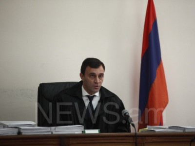 Շիրխանյանի հեռանալուց հետո հեռացավ նաեւ Հայկ Ալումյանը. դատավորը փորձեց հանրային պաշտպան ներգրավվել