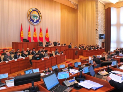 Ղրղզստանի խորհրդարանում տղամարդ պատգամավորները ցուցադրաբար հեռացել են կանանց իրավունքների մասին նիստից