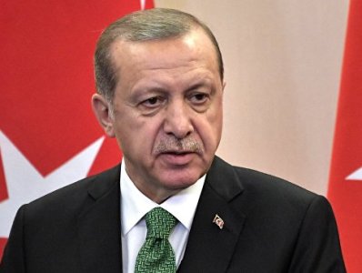 Erdoğan faints during morning prayer in mosque
