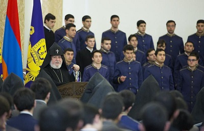 Ի՞նչ պետք է սովորեն սաները ճեմարանական կյանքում. կայացել է Գեւորգյան ճեմարանի 2016-2017 ուստարվա փակման արարողությունը