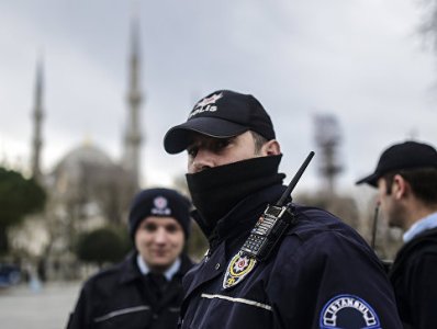 Man stabs several praying people entering mosque in Turkey