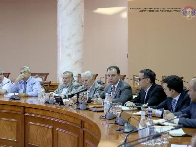 Պաշտպանության նախարարը հանդիպել է մտավորականության ներկայացուցիչների հետ