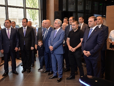 Սերժ Սարգսյանն այցելել է «Ռիբոկ» սպորտային ակումբ եւ «Այ-Փի-Էս-Սի» խորհրդատվական ընկերություն (Ֆոտո)