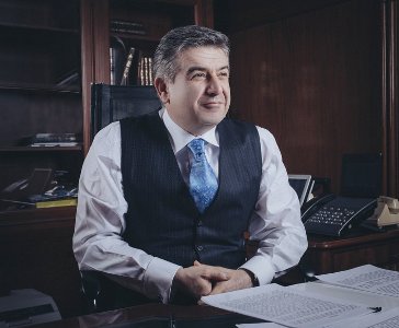 «Հրապարակ». Լարված են վարչապետի «փիառշչիկների» հարաբերությունները. «շեֆի մոտ միմյանց վրա բոչկա են գլորում»