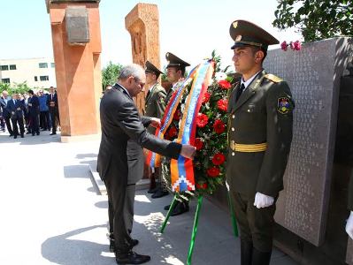 Президент Арцаха посетил Степанакертский мемориальный комплекс