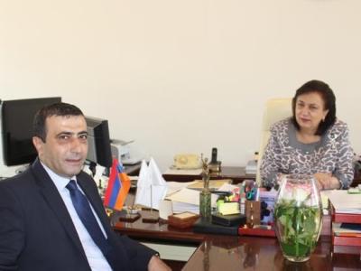 Հրանուշ Հակոբյանն ընդունել է Քուվեյթի ազգային վարժարանի տնօրենին