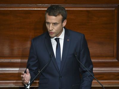 Макрон предложил сократить состав парламента