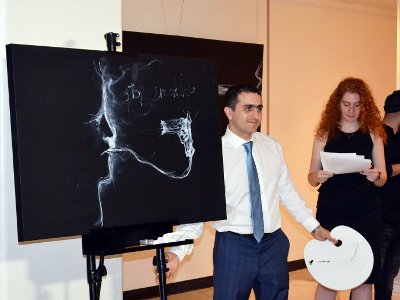 Նյու Յորքից հայ նկարիչը ծխի միջոցով ցույց է տալիս կյանքի ու մահվան փխրունությունը (ֆոտո)