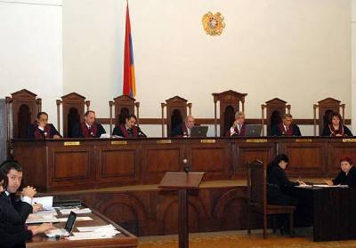 «ՀԺ». Հերթը հասավ ՍԴ անդամներին. նրանք դուրս են գալիս հանրահավաքի