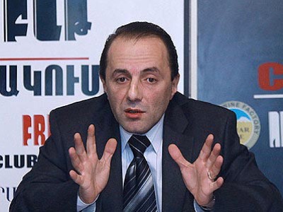 Armenian expert: Azerbaijan buys offensive arms from Russia
