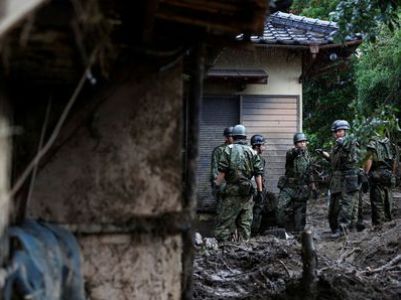В Японии  число жертв проливных дождей возросло до 18 человек