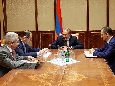 Pashinyan is briefed on state budget revenues and spending