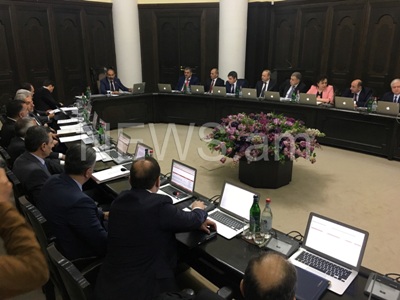 New Armenia PM bids farewell to outgoing government (PHOTO)
