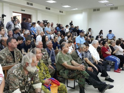 Լարված իրավիճակ դատարանում. «Սասնա ծռերի» 11 անդամի գործով դատավարությունը մեկնարկեց (Ֆոտո)