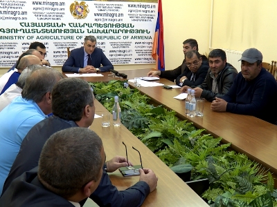 Իգնատի Առաքելյանը  հանդիպել է կաթի մթերման գնից բողոքող ֆերմերների հետ