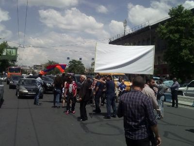 «Սասնա ծռերի» աջակիցները երկկողմանի փակել են Արշակունյաց պողոտան (Ֆոտո)