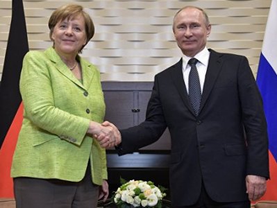 Merkel speaks Russian as she arrives in Sochi