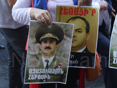 Karabakh army ex-commander supporters continue protest outside Armenia Court of Cassation (VIDEO)
