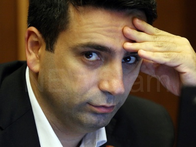 Alen Simonyan withdraws application on giving up parliamentary seat
