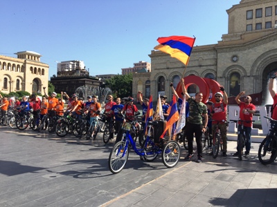 Armenia cyclists’ festive ride heads to Sardarapat Memorial